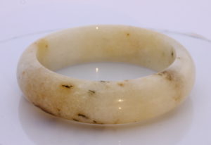 61.3 mm White Peachy Quartz Chalcedony Stone Bangle Comfort Bracelet 7.58 inch