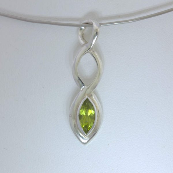 Pendant Green Peridot Handmade 925 Silver UnisexCeltic Knot Infinity Design 373