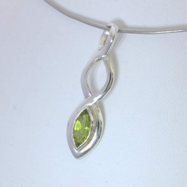 Pendant Green Peridot Handmade 925 Silver UnisexCeltic Knot Infinity Design 373