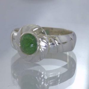 Green Chrome Tourmaline Round Cab 925 Silver Ring size 7.25 Solitaire Design 389